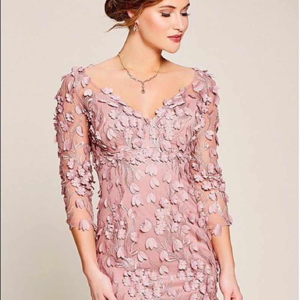 NWT Carmen Marc Valvo Infusion Deep V Beck Dress HOST PICK 🛍🛍 - Picture 3 of 10